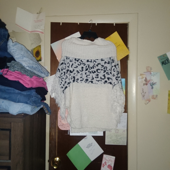 THE PAPER STORE animal print sweater poncho - Picture 3 of 5